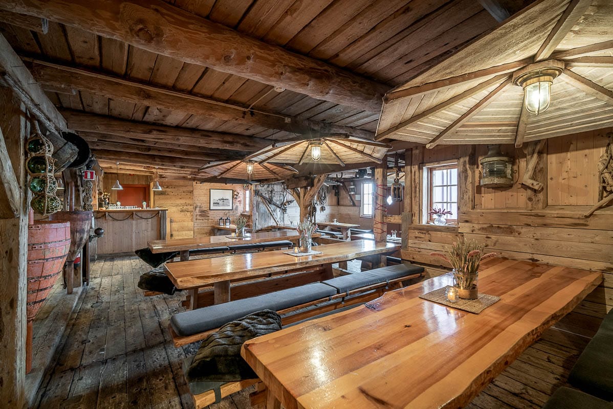 Silver Bell Kro – cozy pub with timber interior and long tables on Håholmen.